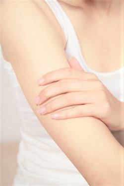 ピーリング　アトピー性皮膚炎